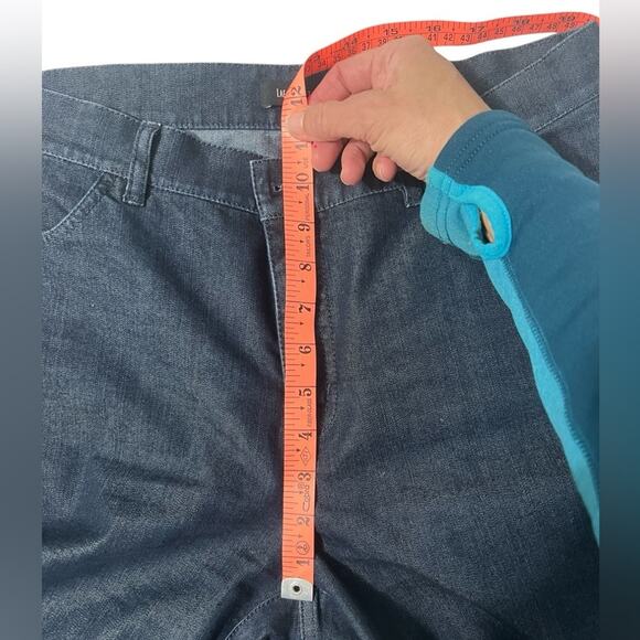 Lafayette 148 Straight Leg Mid-Rise Jeans - 10 - Picture 3 of 7